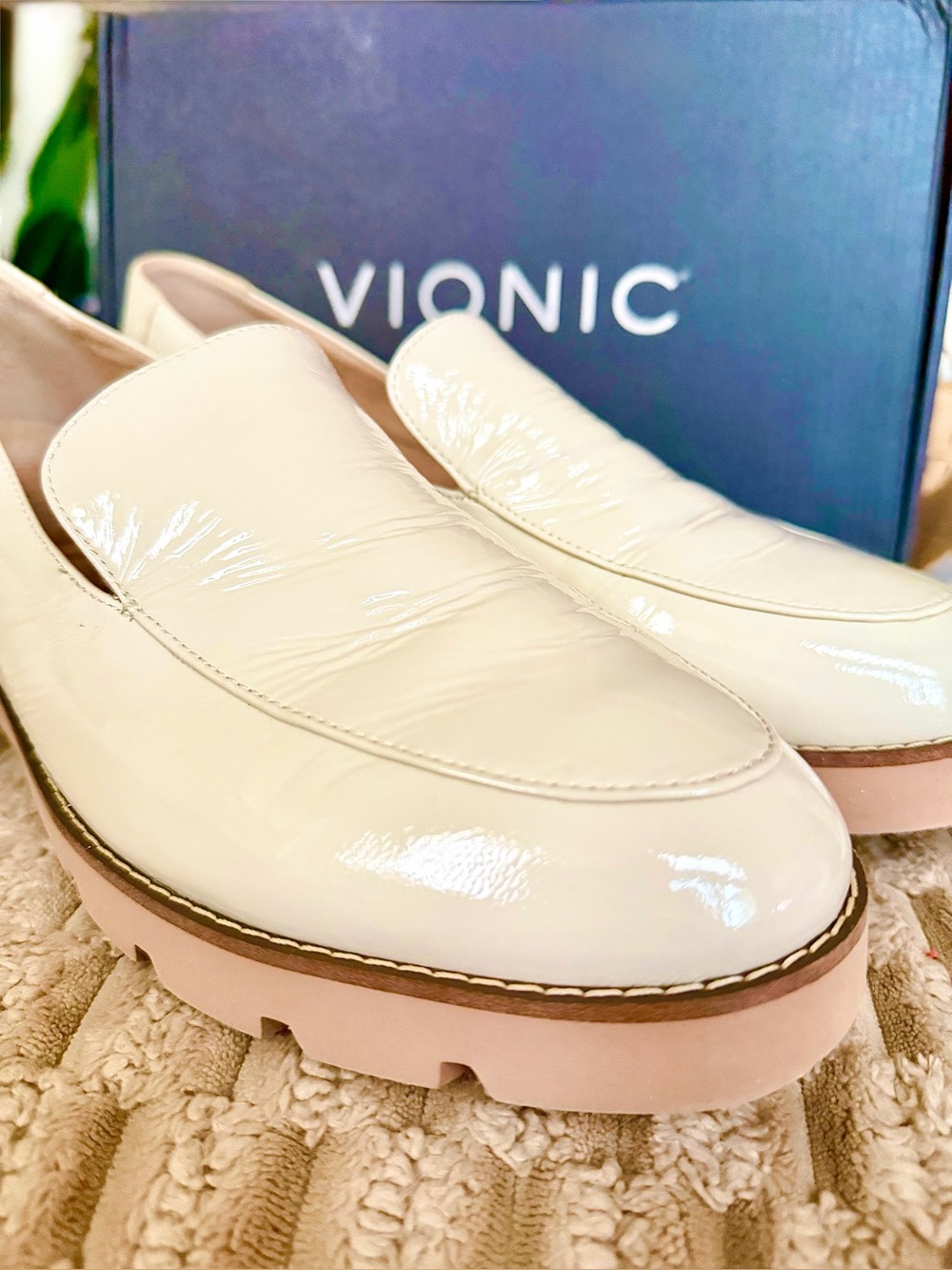 Vionic Kensley Patent Suede Platform Lug Loafers Cream Women’s 10